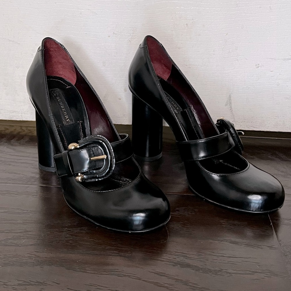 BURBERRY Mary Jane Buckle Black Pump Size 38